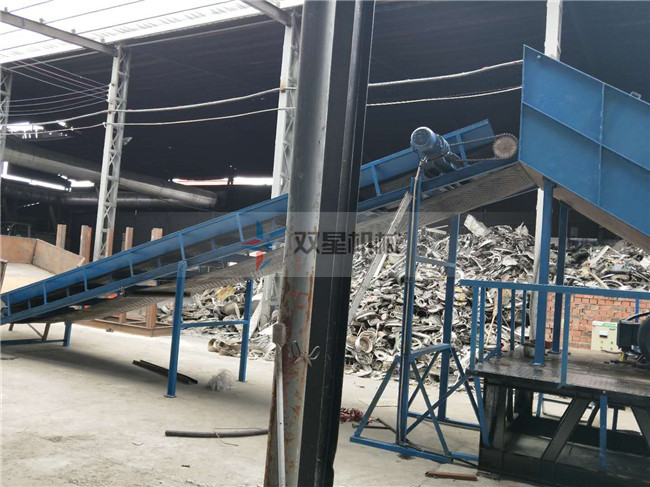 <a href='http://www.haizhiyu.cn/psxl/4.html' target='_blank'><span>廢鋼破碎機(jī)</span></a>客戶現(xiàn)場(chǎng)拍攝