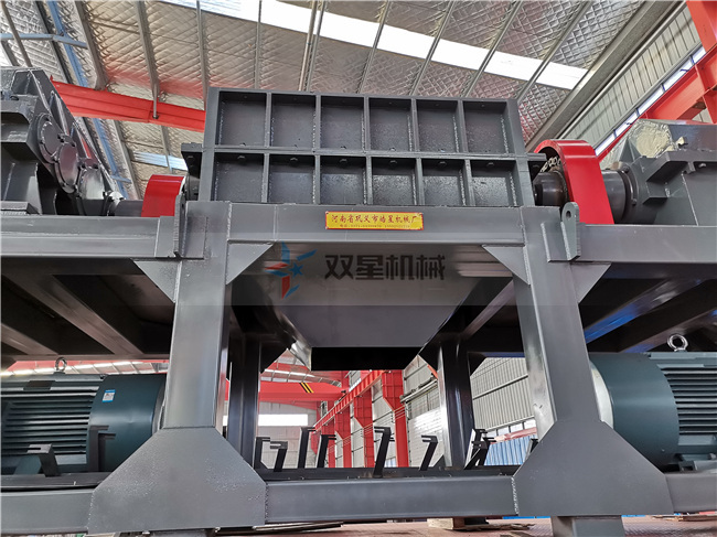 斷橋鋁撕碎機(jī)發(fā)貨現(xiàn)場