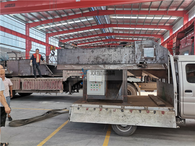 斷橋鋁破碎機發(fā)貨