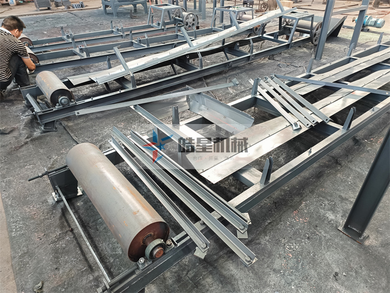 <a href='http://www.haizhiyu.cn' target='_blank'><span>鋁合金破碎機</span></a><a href='http://www.haizhiyu.cn/psxl/1279.html' target='_blank'><span>廢鋁破碎</span></a>分選設(shè)備輸送帶設(shè)備生產(chǎn)現(xiàn)場